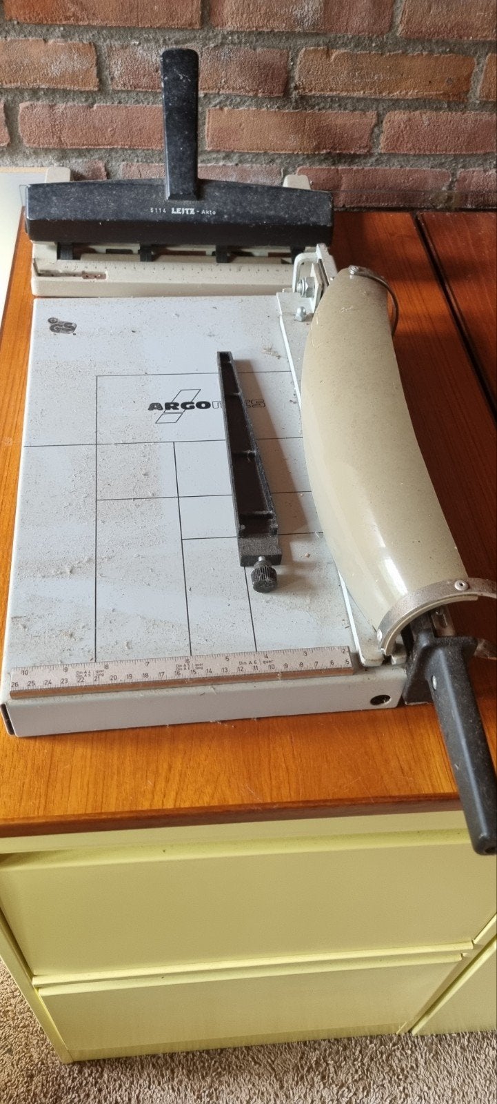 degelijke snijmachine voor papier, Ophalen, Gebruikt