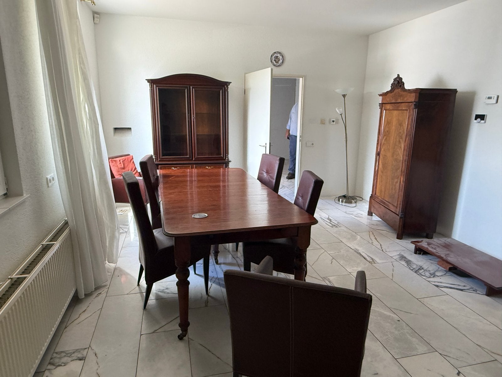 Tafel en Set van 6 bordeauxrode eetkamerstoelen, Ophalen, Gebruikt, Overige kleuren, Leer