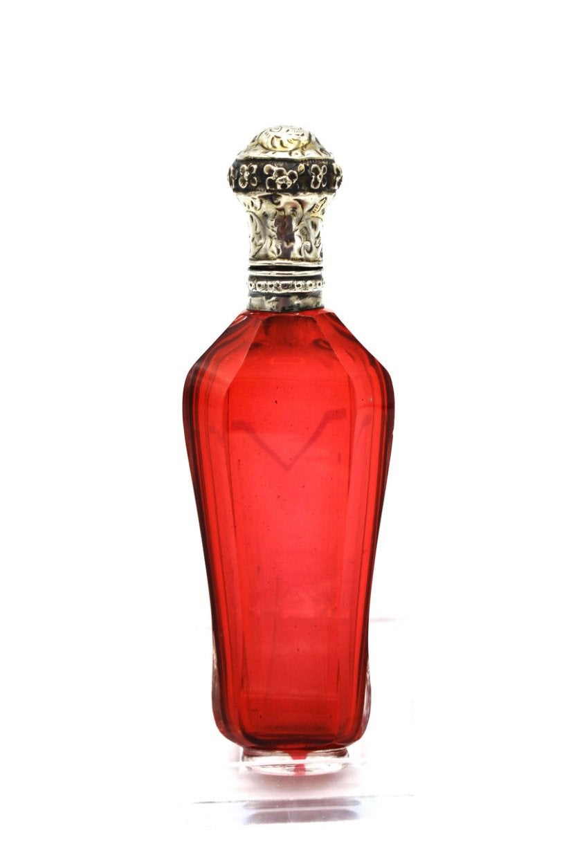 Rood kristallen parfumflesje met zilveren dop Frankrijk 1890, Ophalen of Verzenden, Zilver