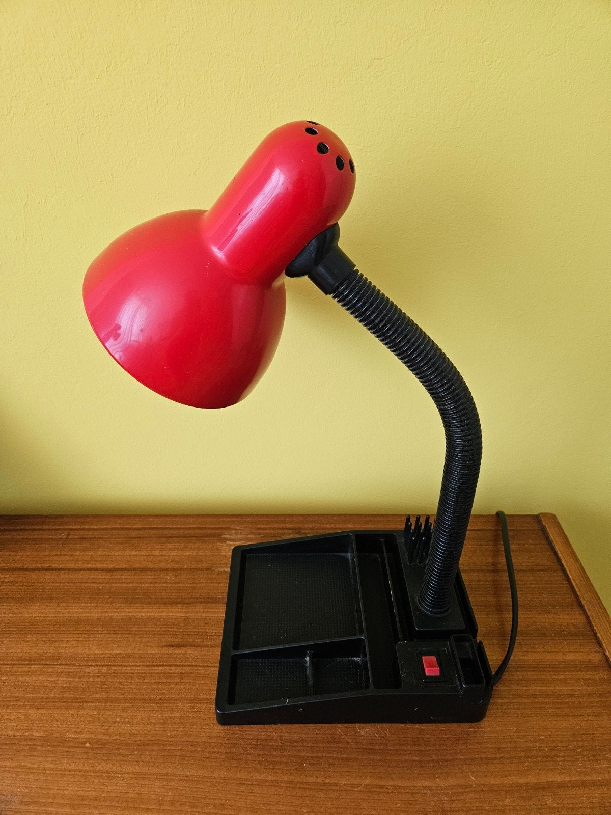 Mooie rode retro bureau lamp merk Herda, Overige merken, Ophalen of Verzenden, Overige typen, Vintage