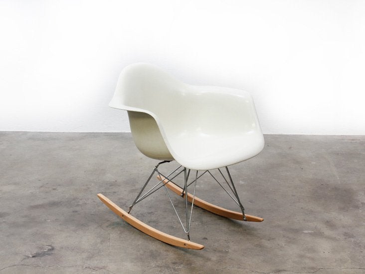 Witte Eames Design schommelstoel, Huis en Inrichting, Stoelen, Ophalen, Wit, Zo goed als nieuw, Metaal