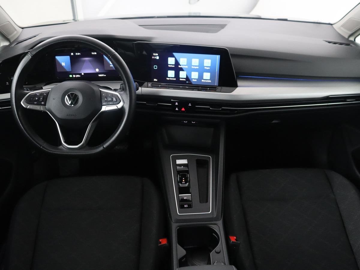 Foto 3 van Volkswagen Golf 1.0 eTSI Life | Automaat | Navigatie | Trekh