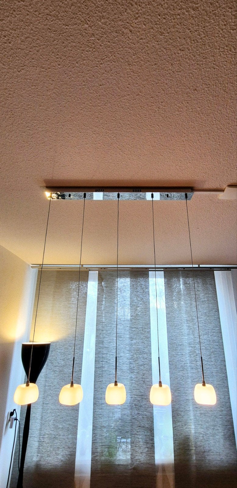 Erg mooie, moderne hanglamp aangeboden, Huis en Inrichting, Lampen | Hanglampen, Ophalen of Verzenden, Zo goed als nieuw, Glas