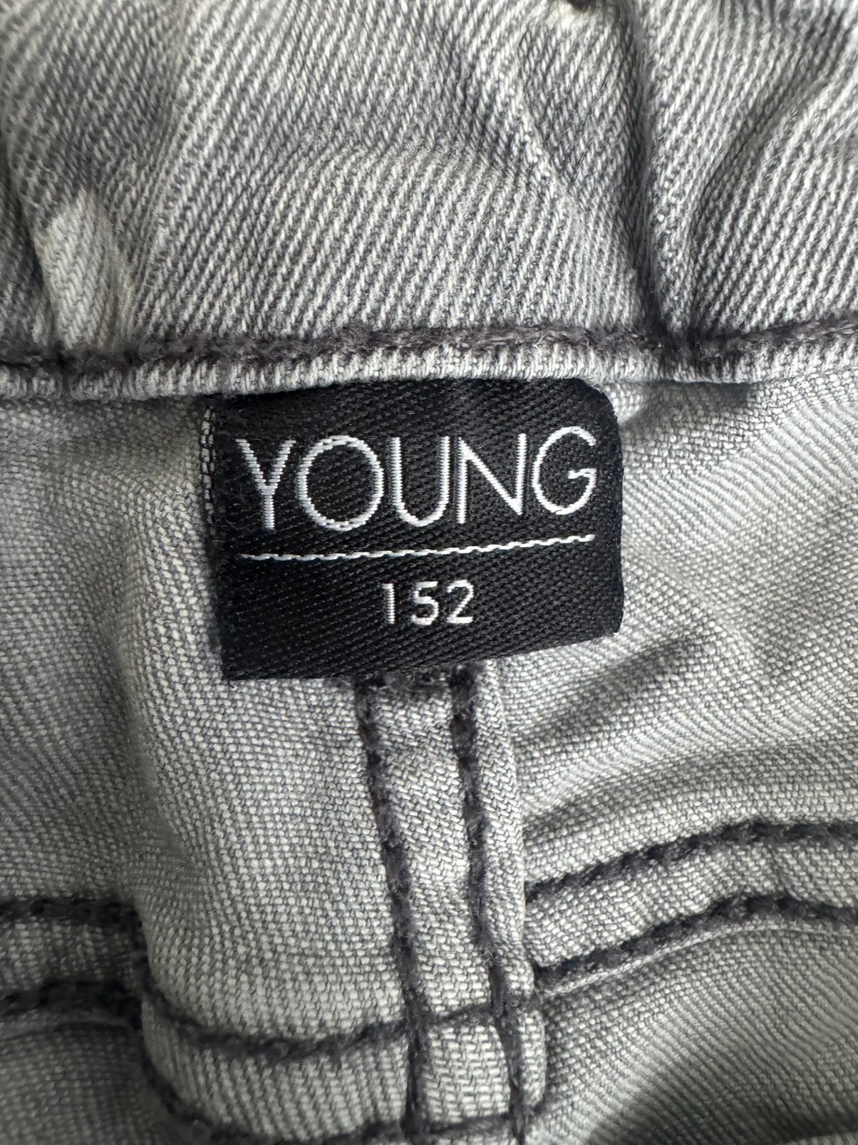 Mooie grijze spijkerbroek met hartjes design maat 152, Ophalen of Verzenden, Zo goed als nieuw, Meisje, Broek