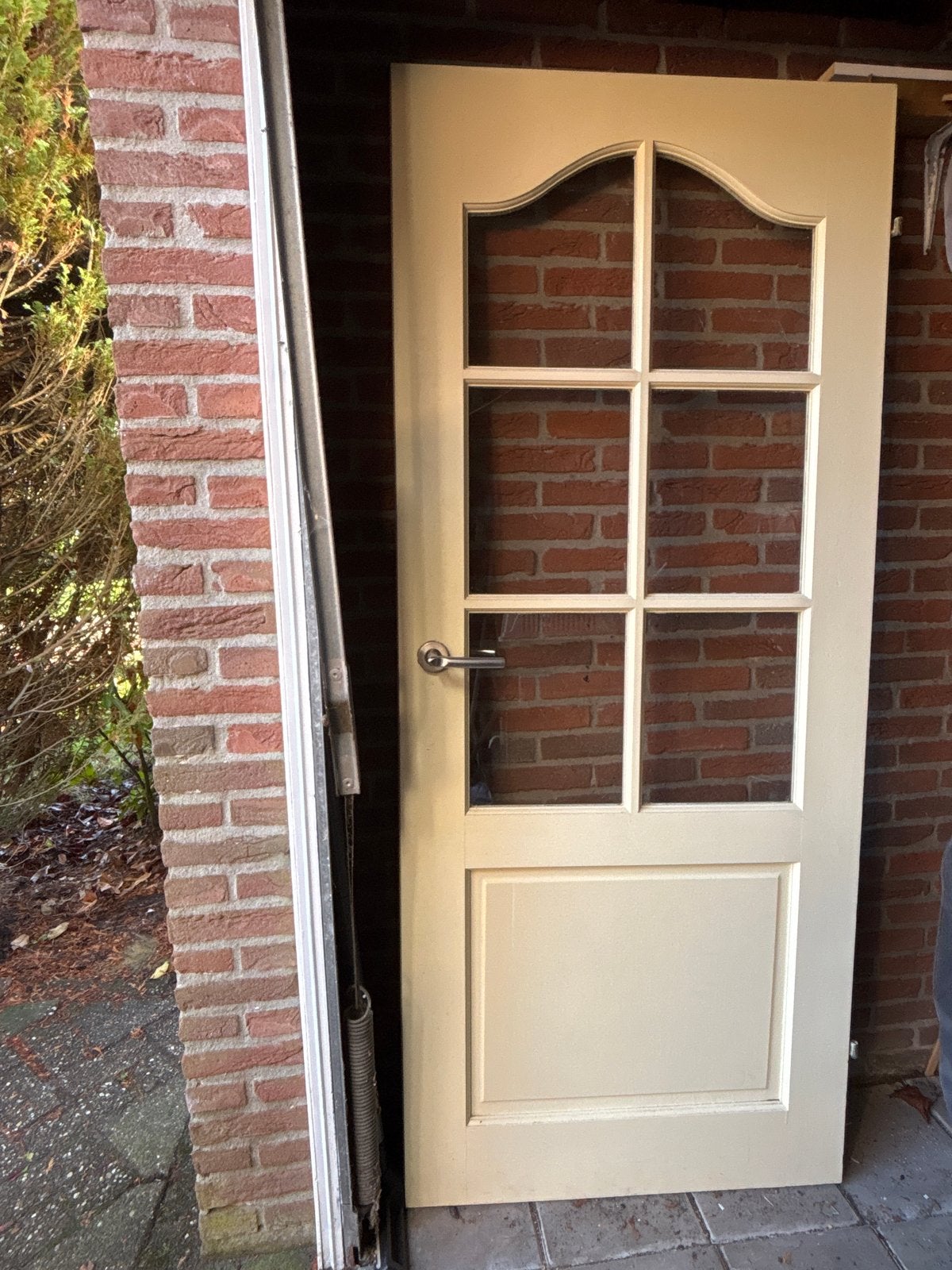 Crèmekleurige binnendeur met glas en deurbeslag, Doe-het-zelf en Verbouw, Gebruikt, 80 tot 100 cm, Binnendeur, Ophalen of Verzenden