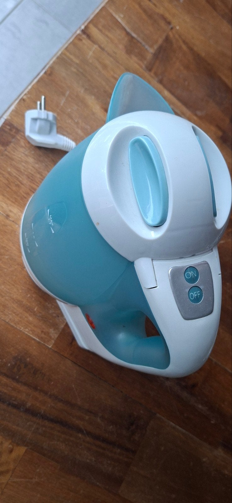 Compacte waterkoker 750W - Ook  Ideaal voor op de camping., 1 tot 2 liter, Ophalen, Gebruikt