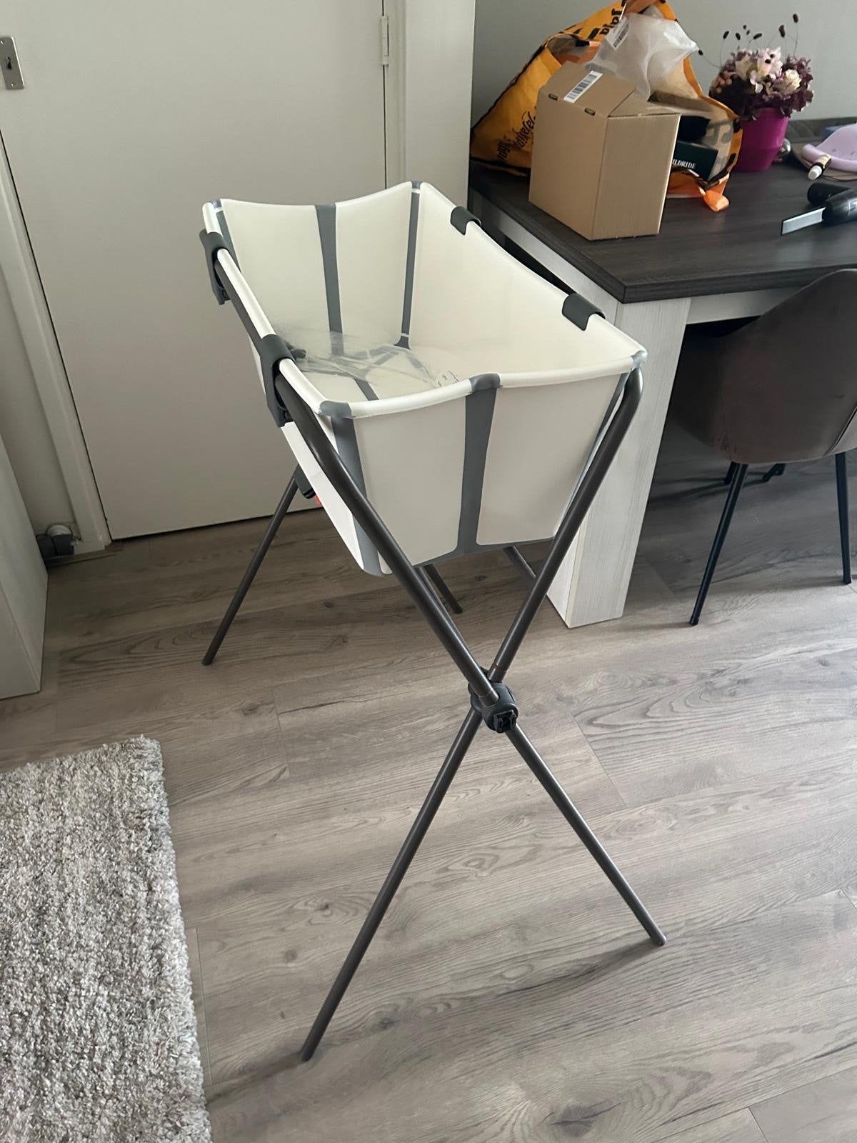 Stokke Flexi Bath opvouwbaar babybadje met standaard, Zo goed als nieuw, Badje, Standaard, Ophalen