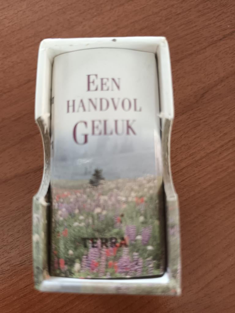 Een Handvol Geluk - Miniatuurboekje met inspirerende citaten, Ophalen of Verzenden, Zo goed als nieuw, Onbekend (diverse citaten van diverse auteurs)