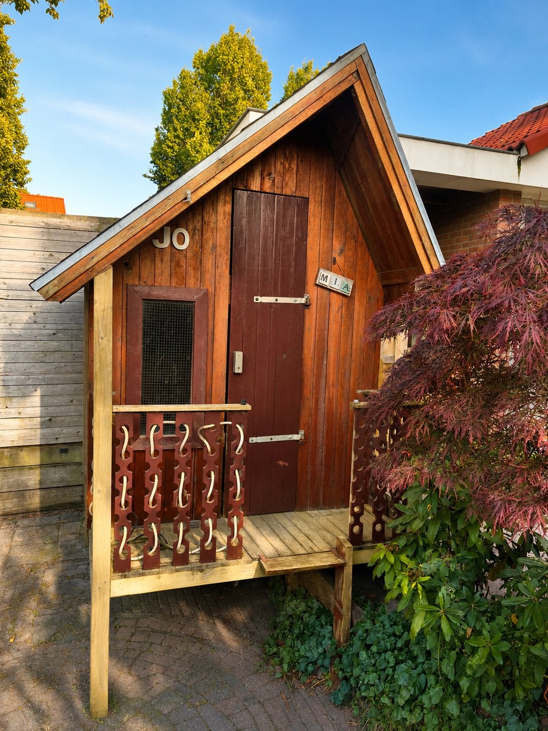 Charmant houten speelhuisje met veranda, Ophalen, Gebruikt, Hout