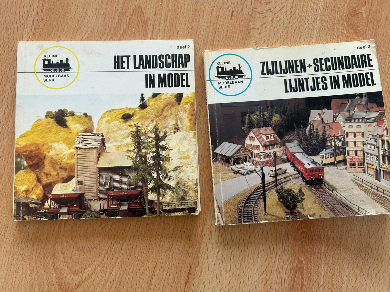 2 Boeken voor modelbaan, Overige merken, Gelijkstroom of Wisselstroom, Zo goed als nieuw, Boek, Tijdschrift of Catalogus