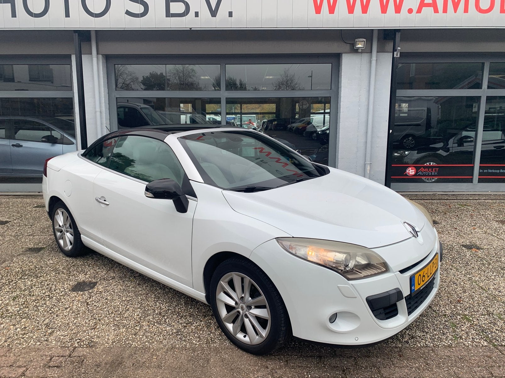 Renault Mégane 2.0 16V  Cabrio 2010 Wit AUTOMAAT  PANODAK, Dealer onderhouden, 4 cilinders, Cabriolet, 4 stoelen