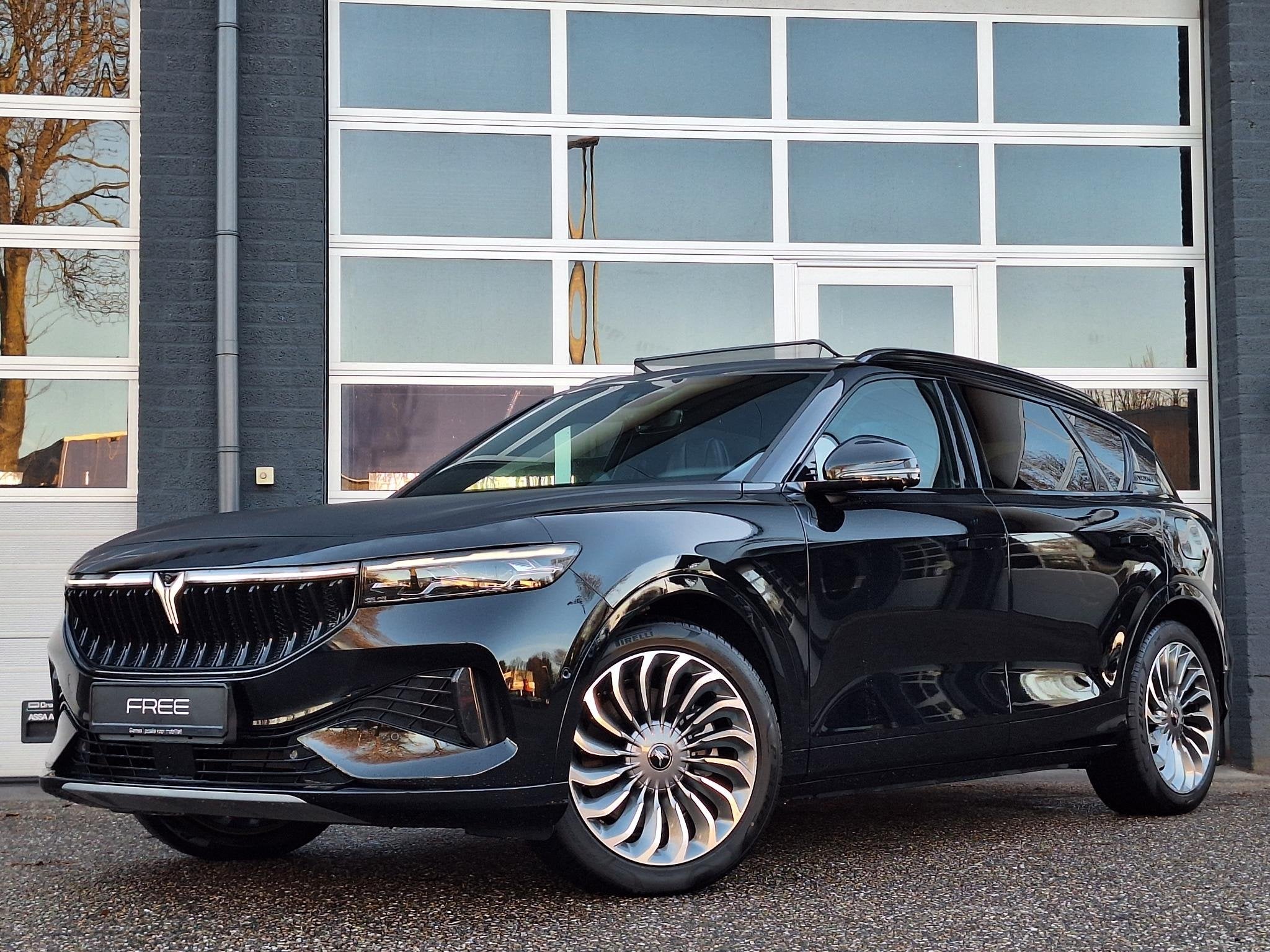 VOYAH Free Limited Edition Business 4WD 106 kWh | Schuifdak, Auto's, Voyah, Automaat, 12 maanden, Zwart, Zwart