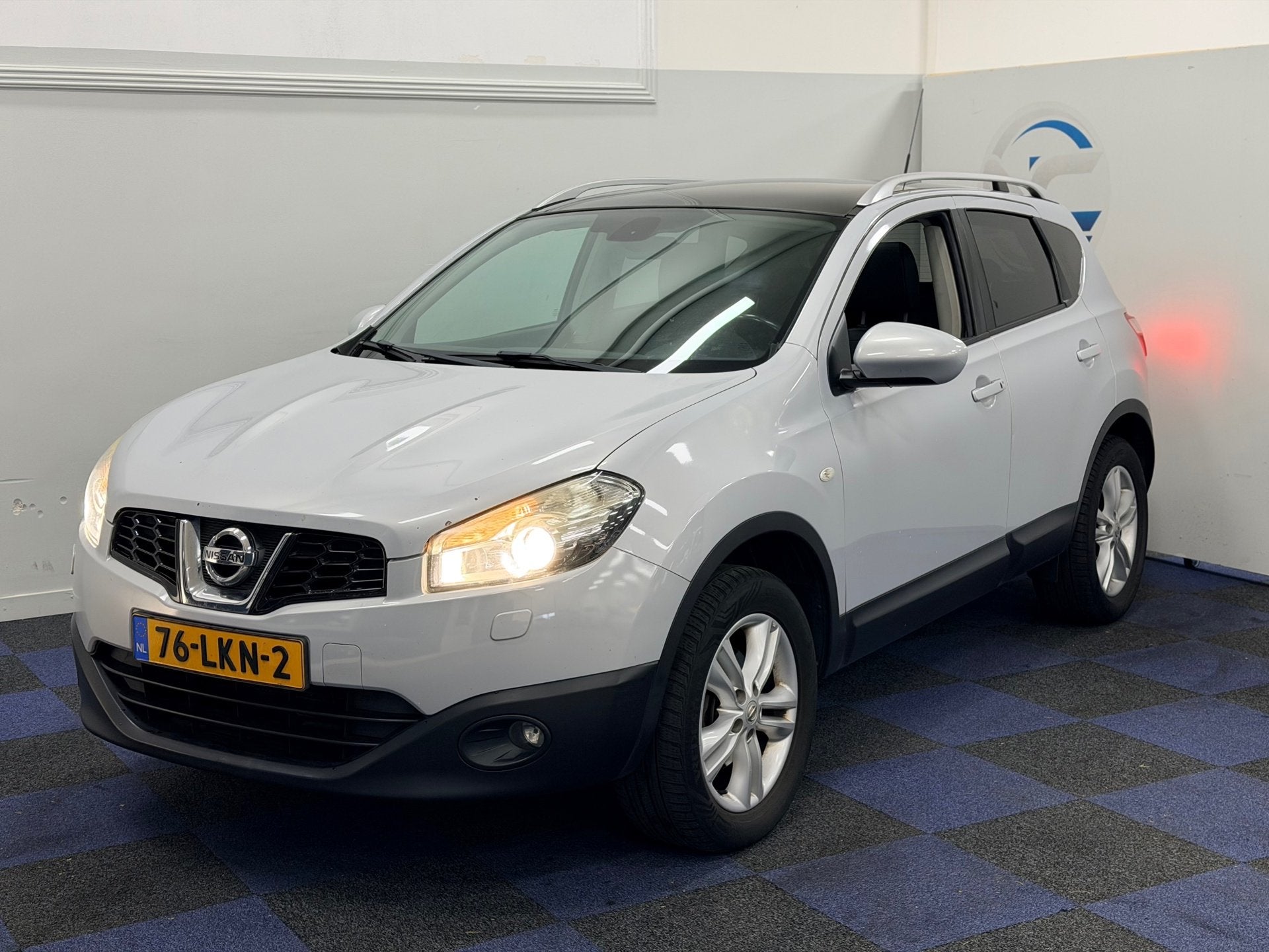 Nissan Qashqai 2.0 Tekna / PANORAMADAK / AUTOMAAT / ACHTERUI, Gebruikt, Qashqai, Zilver of Grijs, 1275 kg