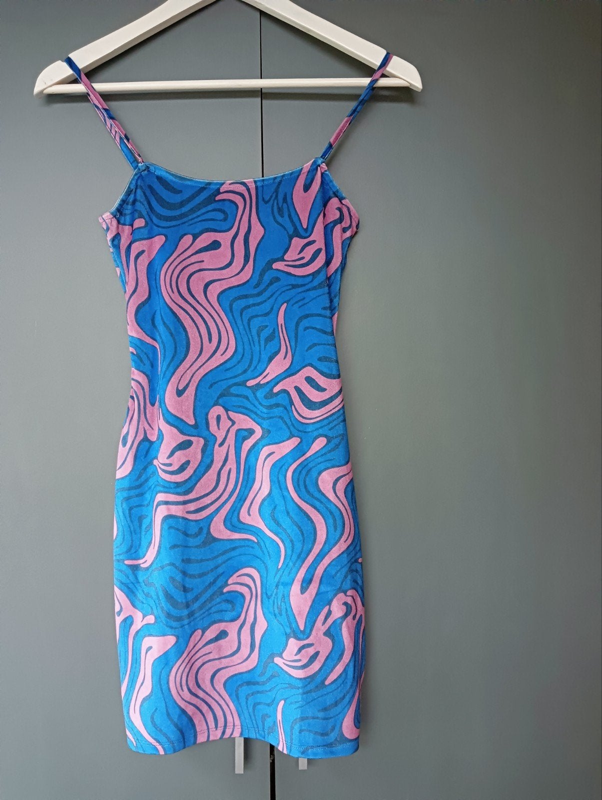 Kort jurkje in mooie kleuren (blauw/roze) mt XS, Divided, Blauw, Ophalen of Verzenden, Zo goed als nieuw