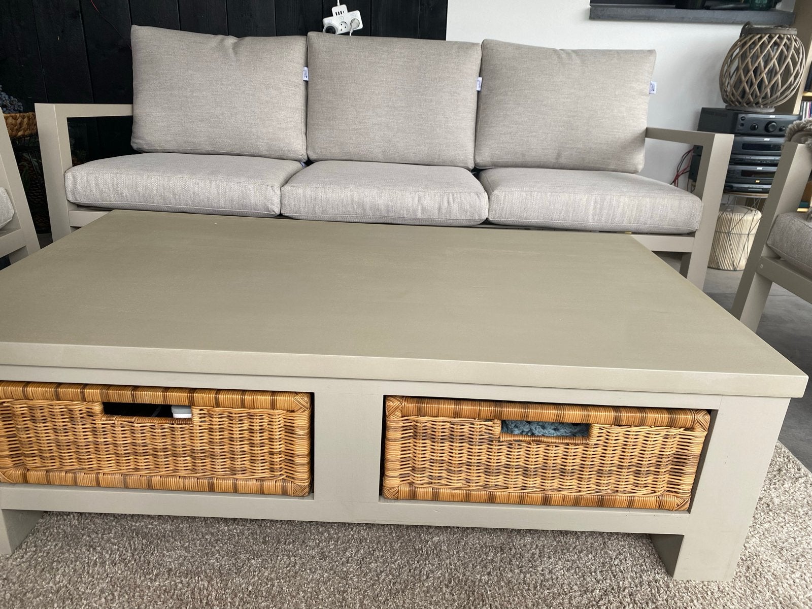 Massief teaken salontafel taupe met rieten lades, Ophalen, Teakhout, 50 tot 100 cm, Zo goed als nieuw