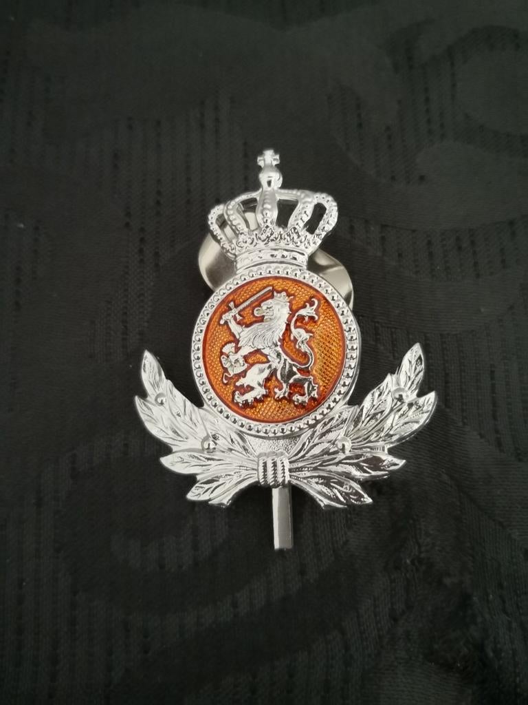 Kmar hoofddeksel embleem onderofficier, Verzamelen, Militaria | Algemeen, Verzenden, Marechaussee, Nederland, Embleem of Badge