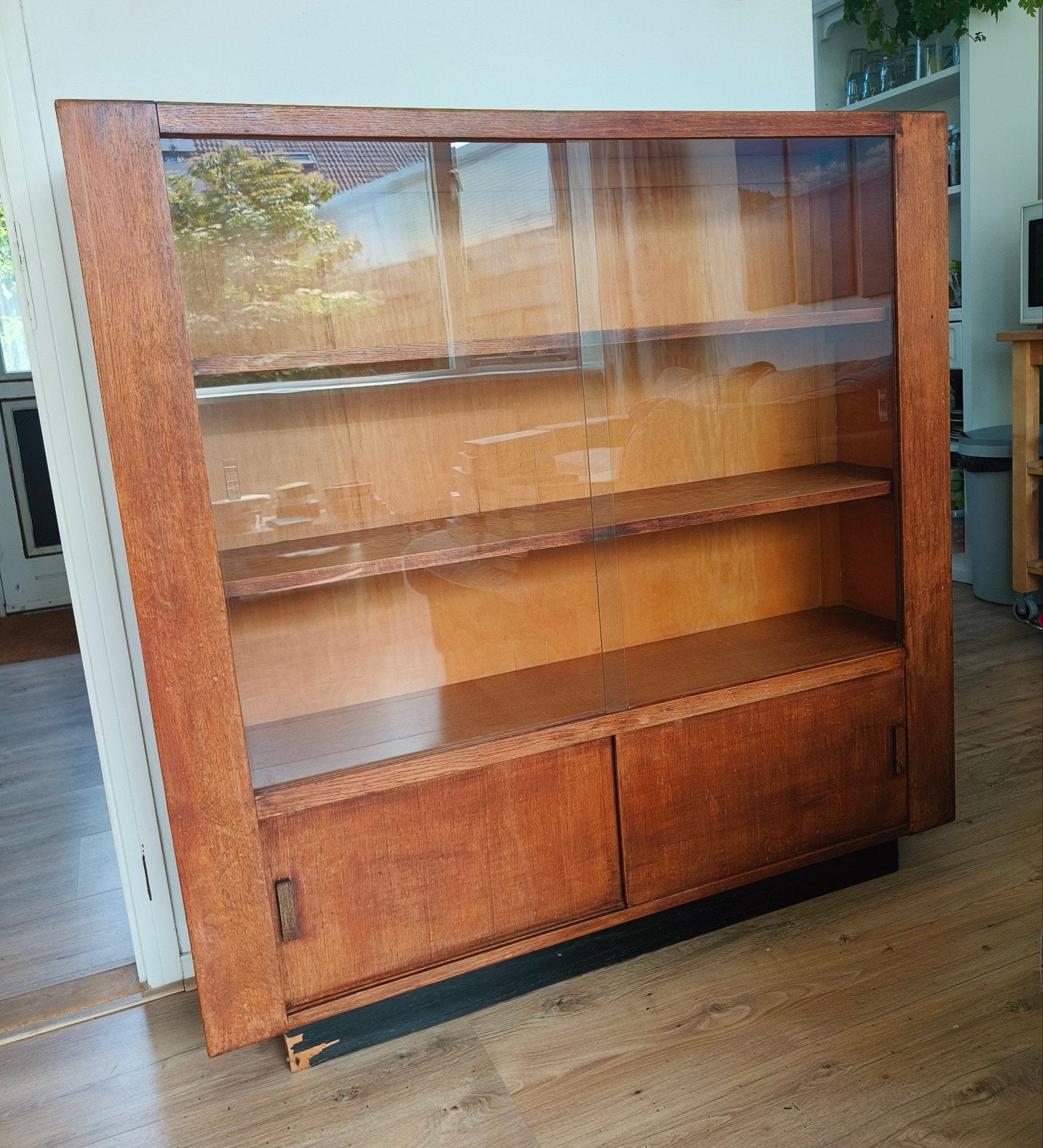 Vintage vitrinekast/boekenkast met glazen schuifdeuren, Huis en Inrichting, Kasten | Vitrinekasten, Ophalen, Gebruikt, 100 tot 150 cm