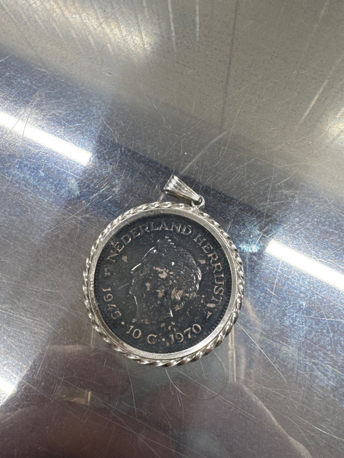 Zilveren hanger met 10 gulden munt Koningin Juliana, Koningin Juliana, Zilver, Ophalen of Verzenden, Losse munt