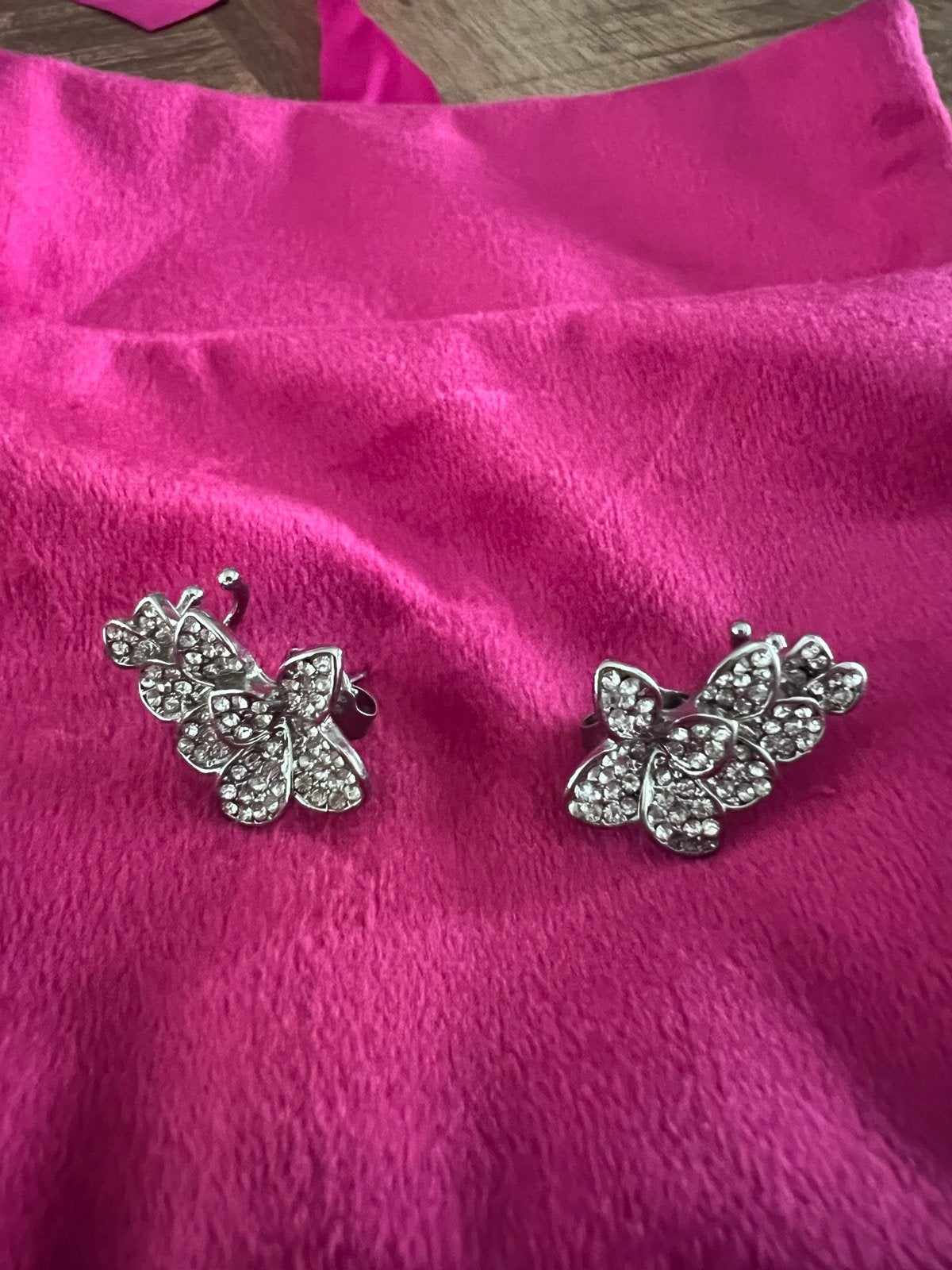 Zilverkleurige Oorbellen met Strass - Paulie Pocket, Overige materialen, Verzenden, Zo goed als nieuw, Knopjes of Stekers