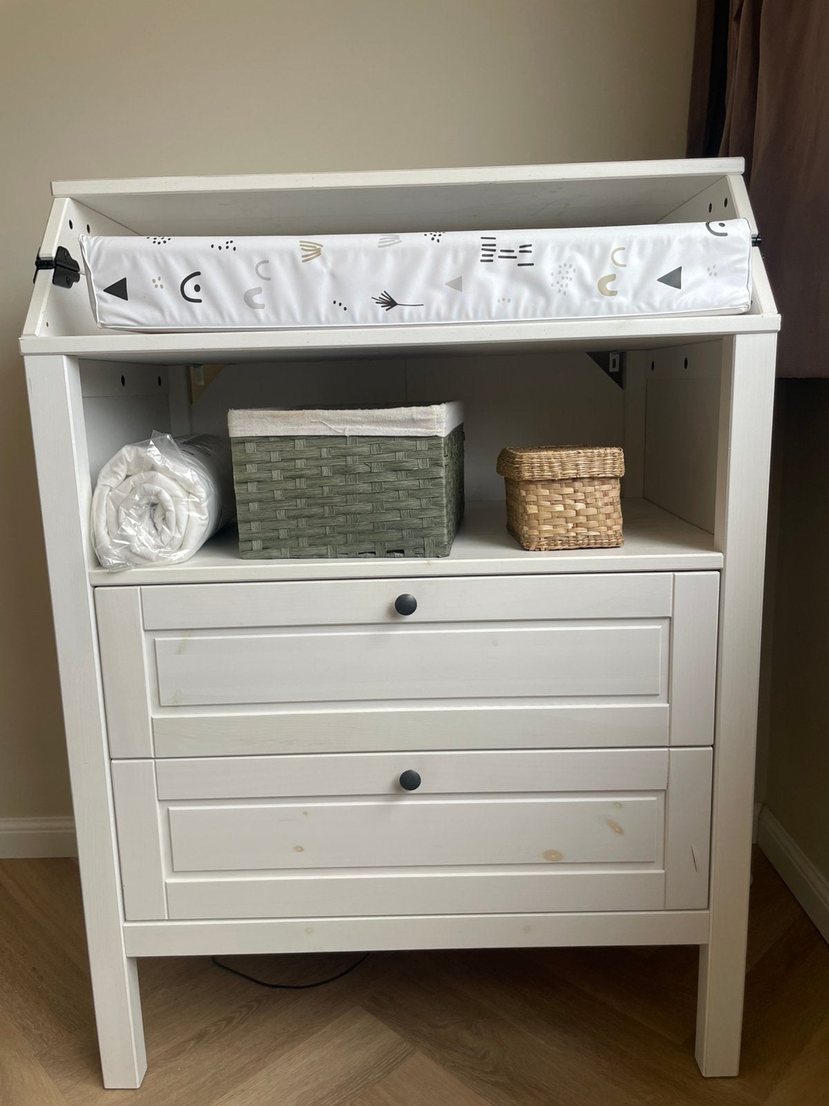 IKEA Sundvik Commode/Kast - Wit, Zo goed als nieuw, Kinderen en Baby's, Kinderkamer | Commodes en Kasten, Ophalen, 50 tot 70 cm