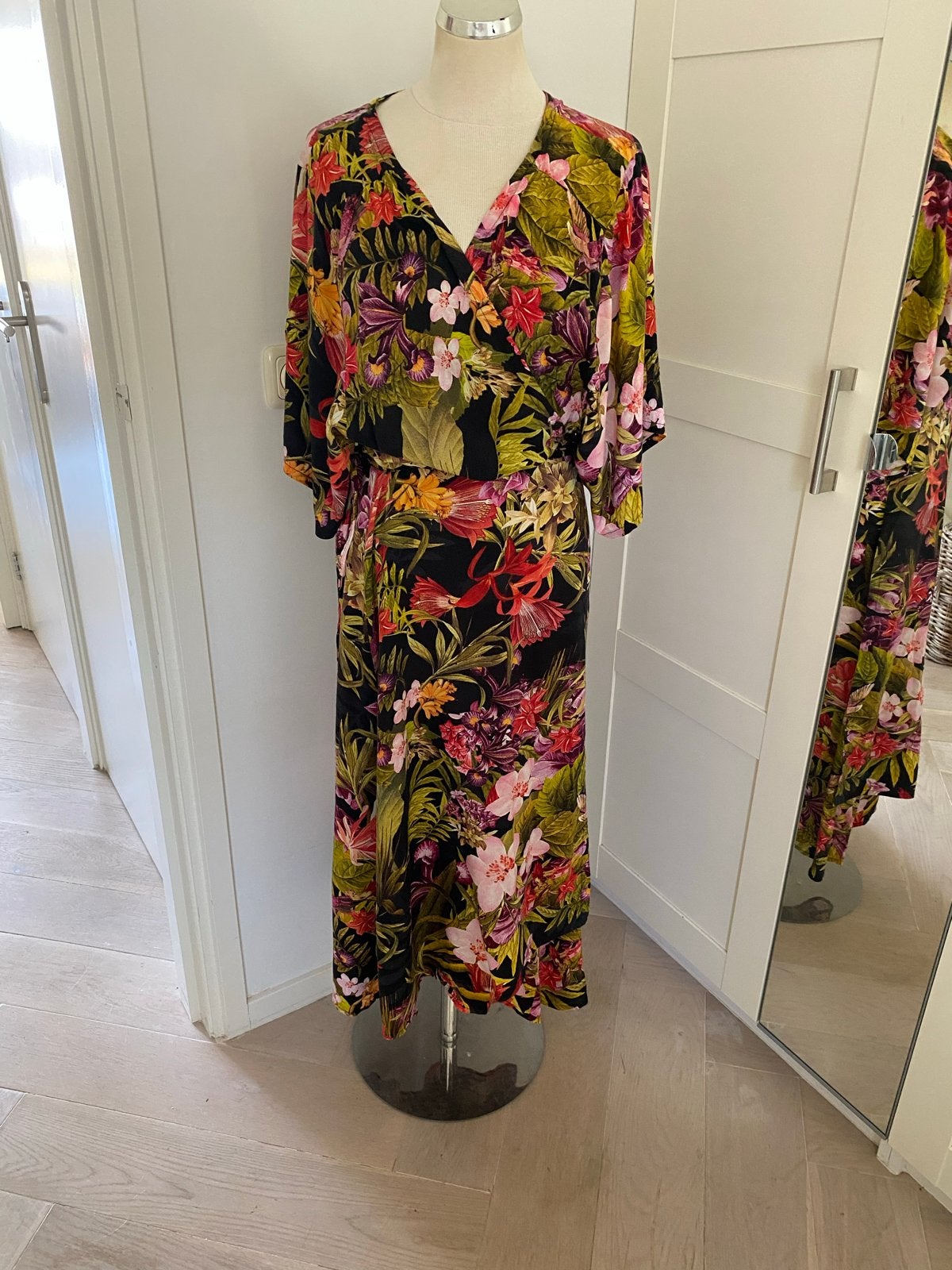 Billy B Amsterdam Bloemenprint Jurk - One Size, Maat 38/40 (M), Meerkleurig, Ophalen of Verzenden, Zo goed als nieuw