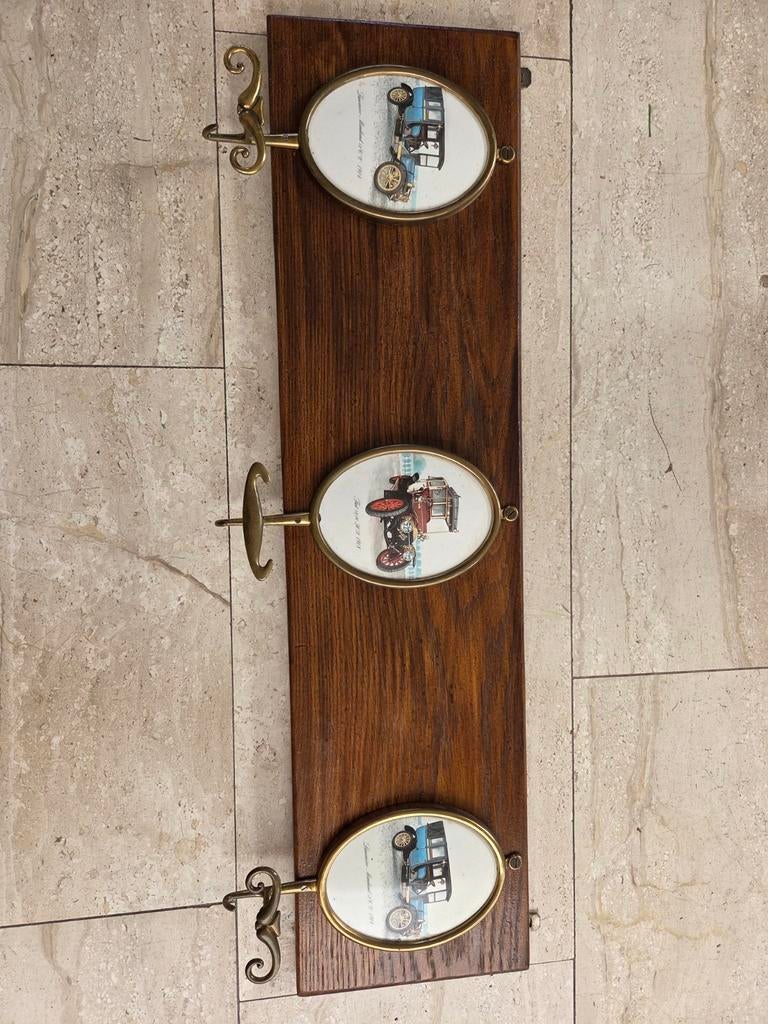 Vintage wandkapstok met klassieke auto afbeeldingen, Huis en Inrichting, Woonaccessoires | Kapstokken, Ophalen