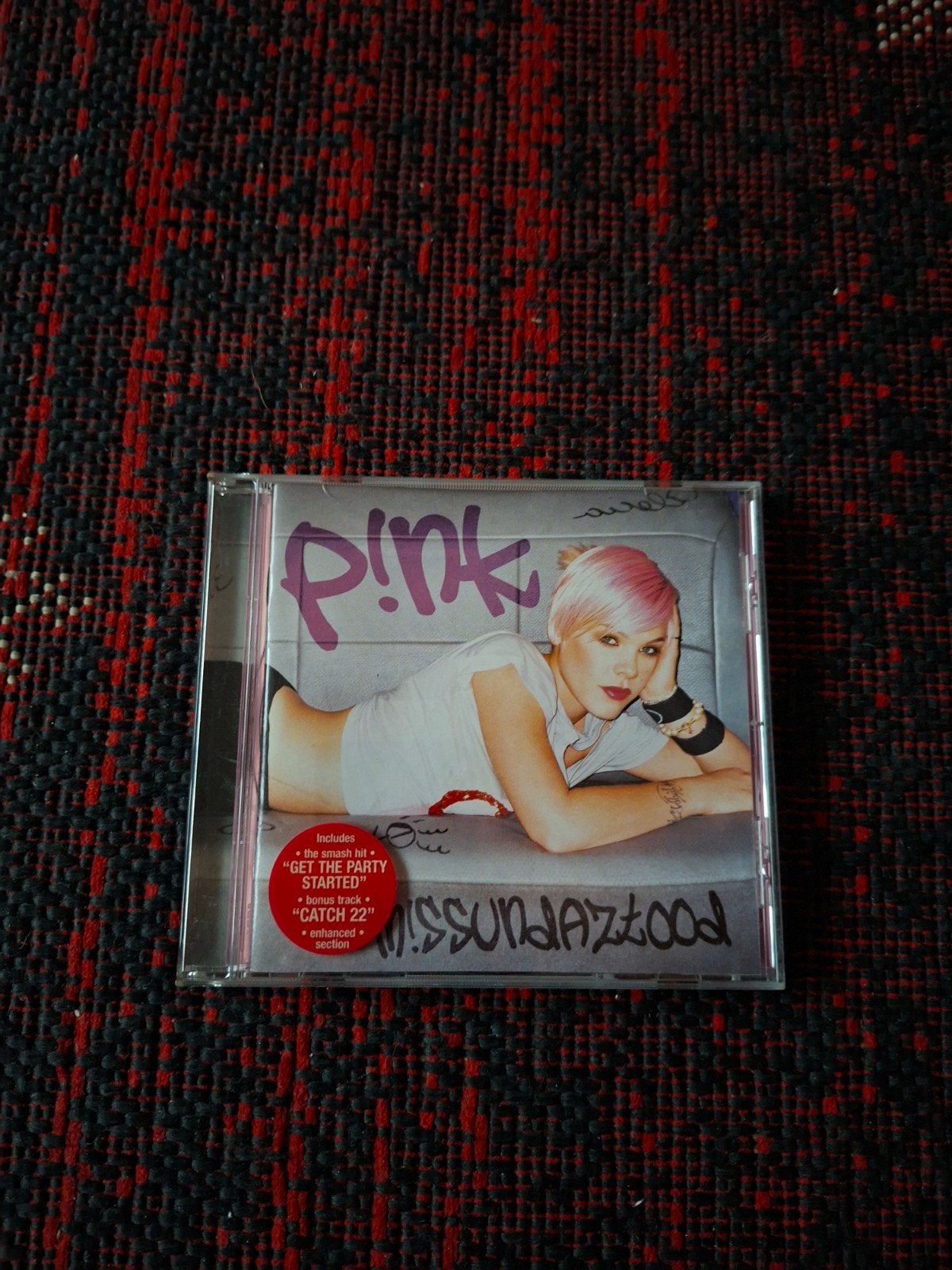 CD Pink  -  Missundaztood, Ophalen