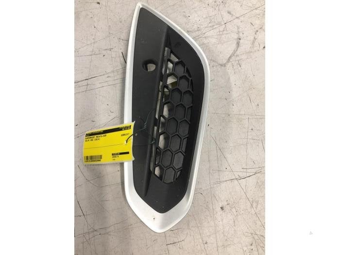 Bumperrozet rechts-voor van een Volvo V60, Gebruikt, -, -, Ophalen of Verzenden