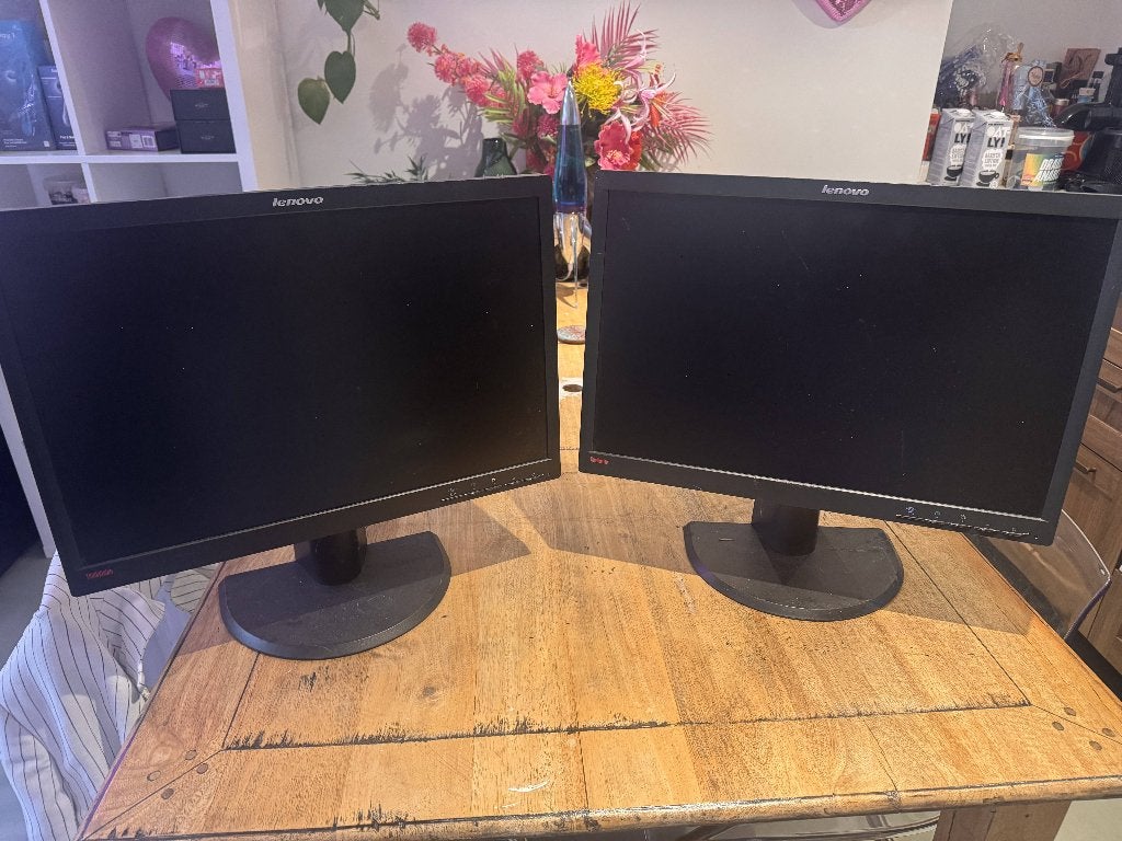 2x Lenovo ThinkVision monitoren met kabels, Computers en Software, Ophalen, Gebruikt, IPS, DisplayPort
