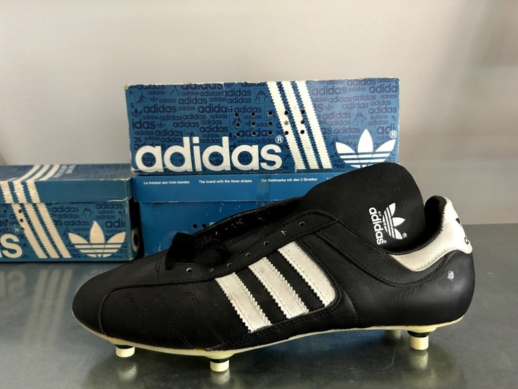 brand new 1985 adidas barca football boots deadstock vintage, Gebruikt, Maat XS of kleiner, Schoenen, Ophalen of Verzenden