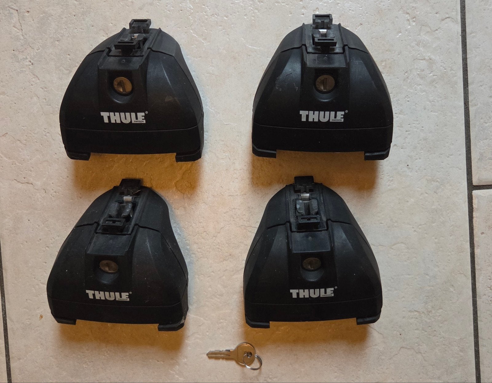 Thule Rapid System 753 Voeten + Kit 4012 voor dakdragers, Ophalen, Gebruikt