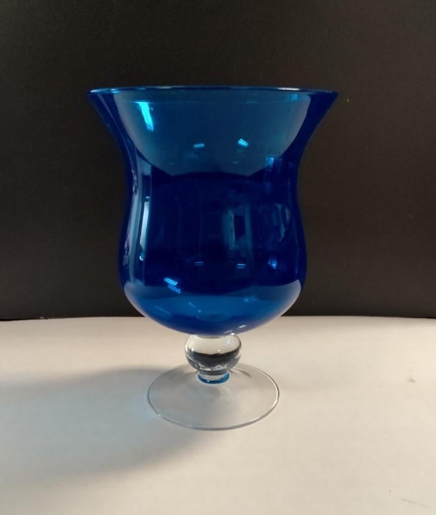 Vaas blauw glas op voet, Gebruikt, Blauw, Ophalen of Verzenden, Glas