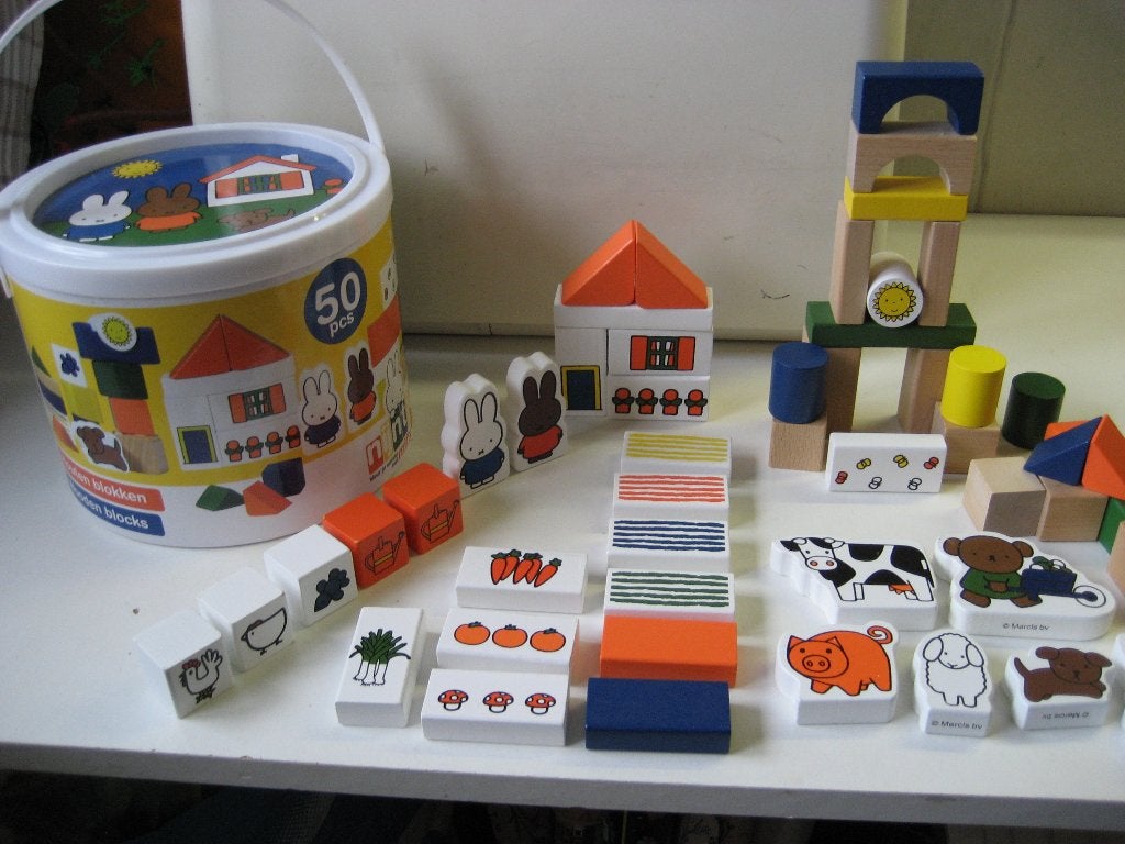 nijntje houten blokken in ton met extra blokken en buttons, Kinderen en Baby's, Speelgoed | Houten speelgoed, Ophalen of Verzenden