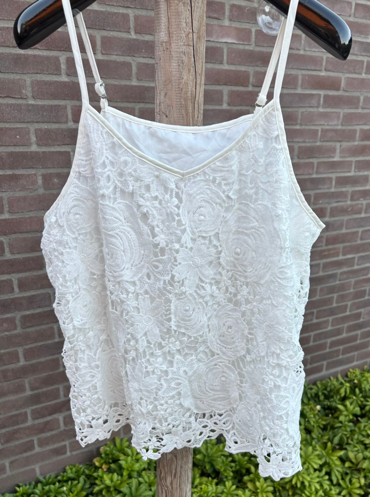 Wit kanten hemdje, Kleding | Dames, Tops, Wit, Maat 42/44 (L), Ophalen of Verzenden, Zonder mouw