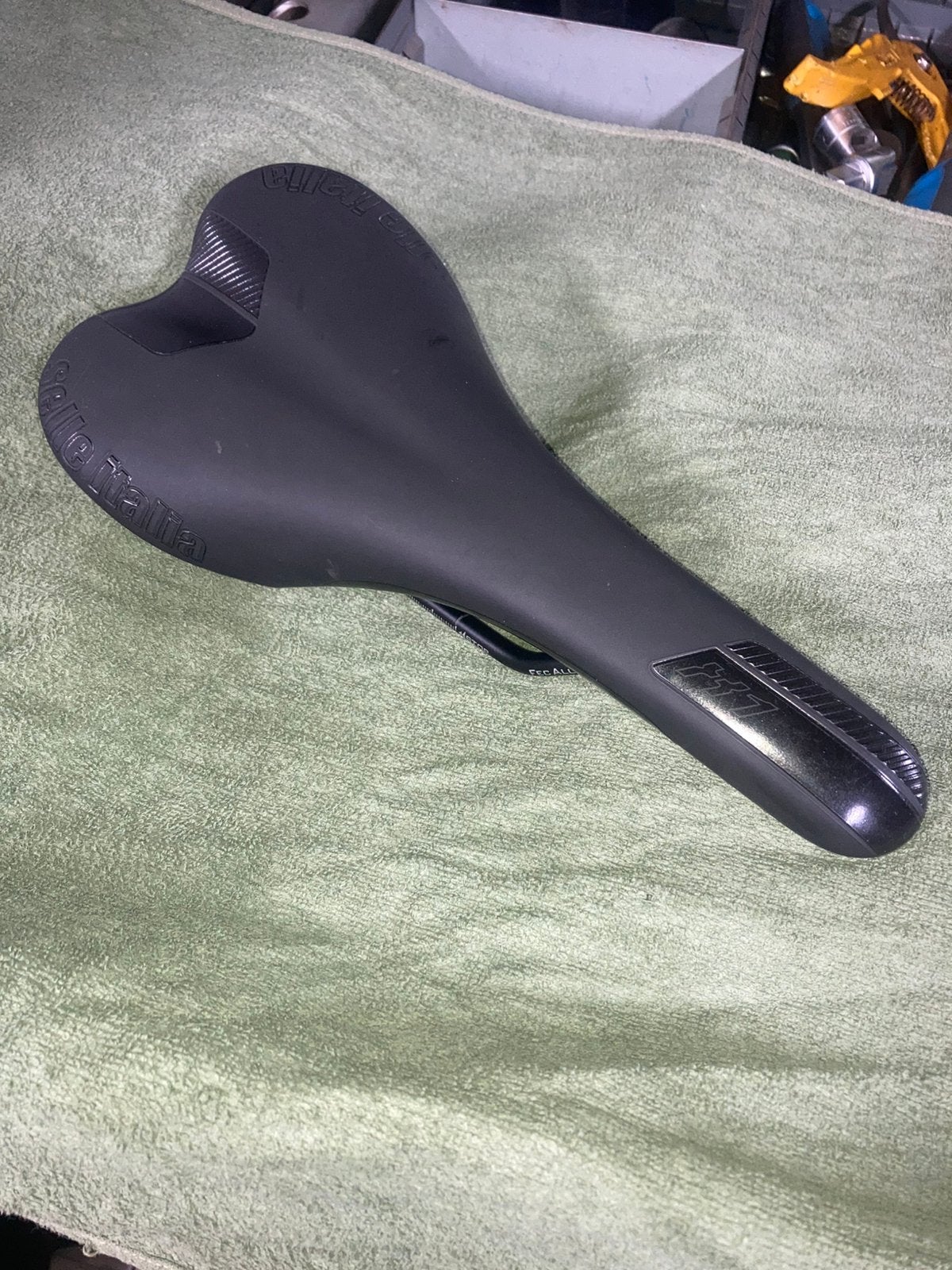 Selle italia sportief zadel fec alloy, Fietsen en Brommers, Ophalen, Zo goed als nieuw, Zadel