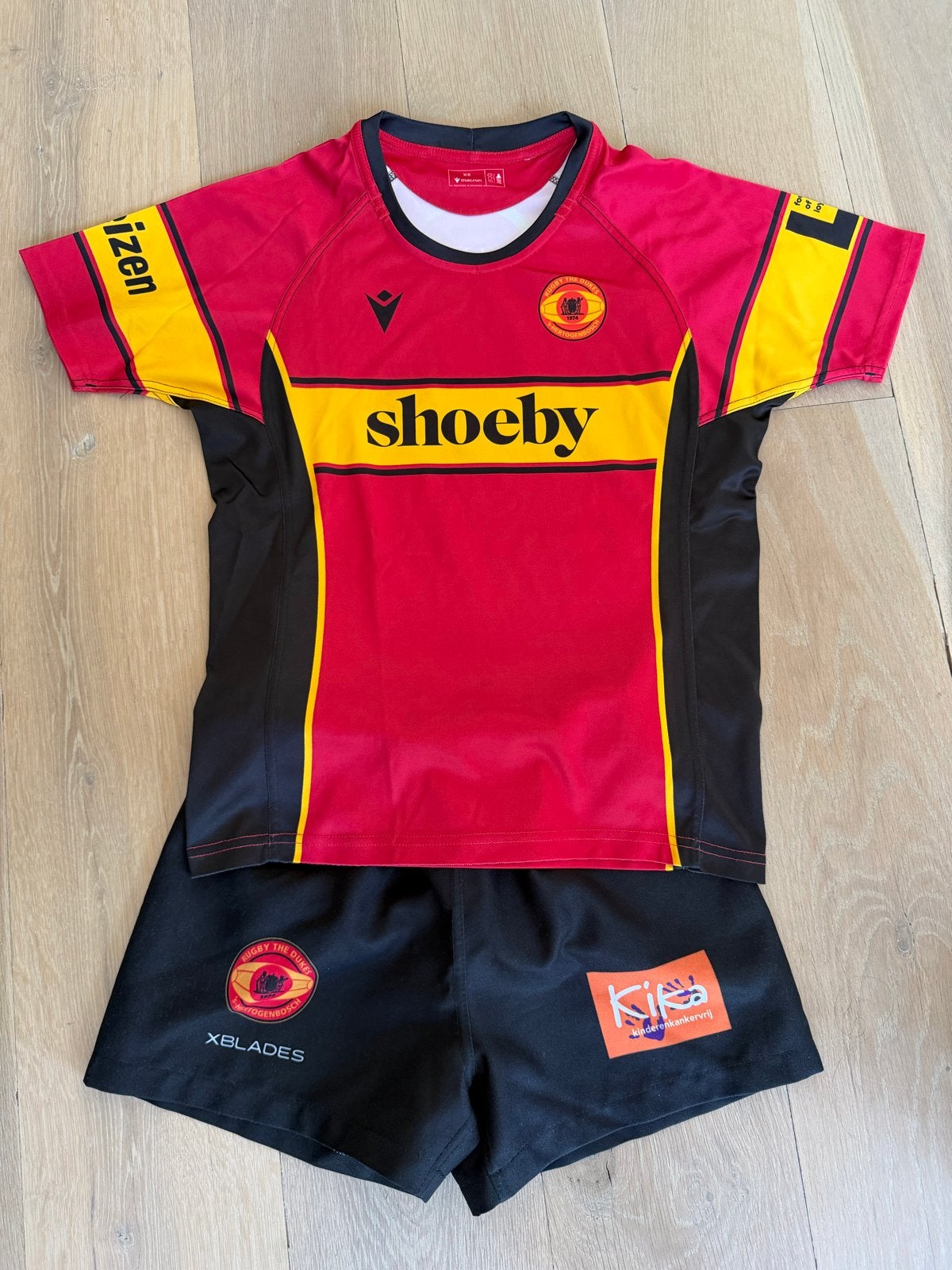 Macron rugby tenue Dukes Den Bosch XS, Meerkleurig, Overige typen, Ophalen of Verzenden, Zo goed als nieuw