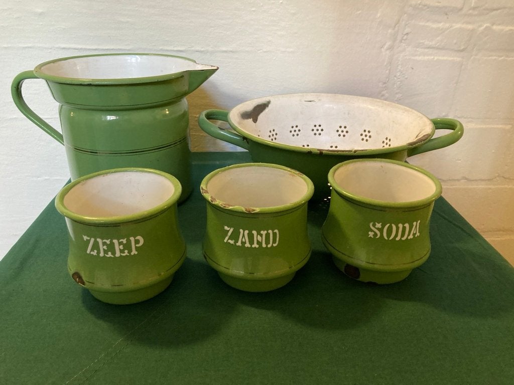 Groen emaille, kan, vergiet, 2 kommen zand/zeep/soda., Antiek en Kunst, Antiek | Emaille, Ophalen of Verzenden