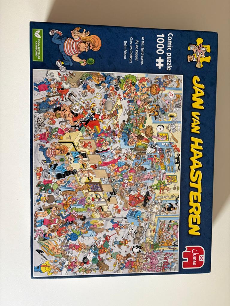 Jan van Haasteren puzzel 1000 stukjes - Bij de Kapper, Kinderen en Baby's, Ophalen of Verzenden, Meer dan 50 stukjes, Gebruikt
