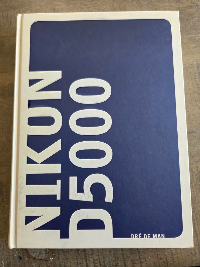 Nikon D5000 Boek - Dré de Man - Fotografie handleiding, Ophalen of Verzenden, Zo goed als nieuw, Fotografie algemeen, Dré de Man