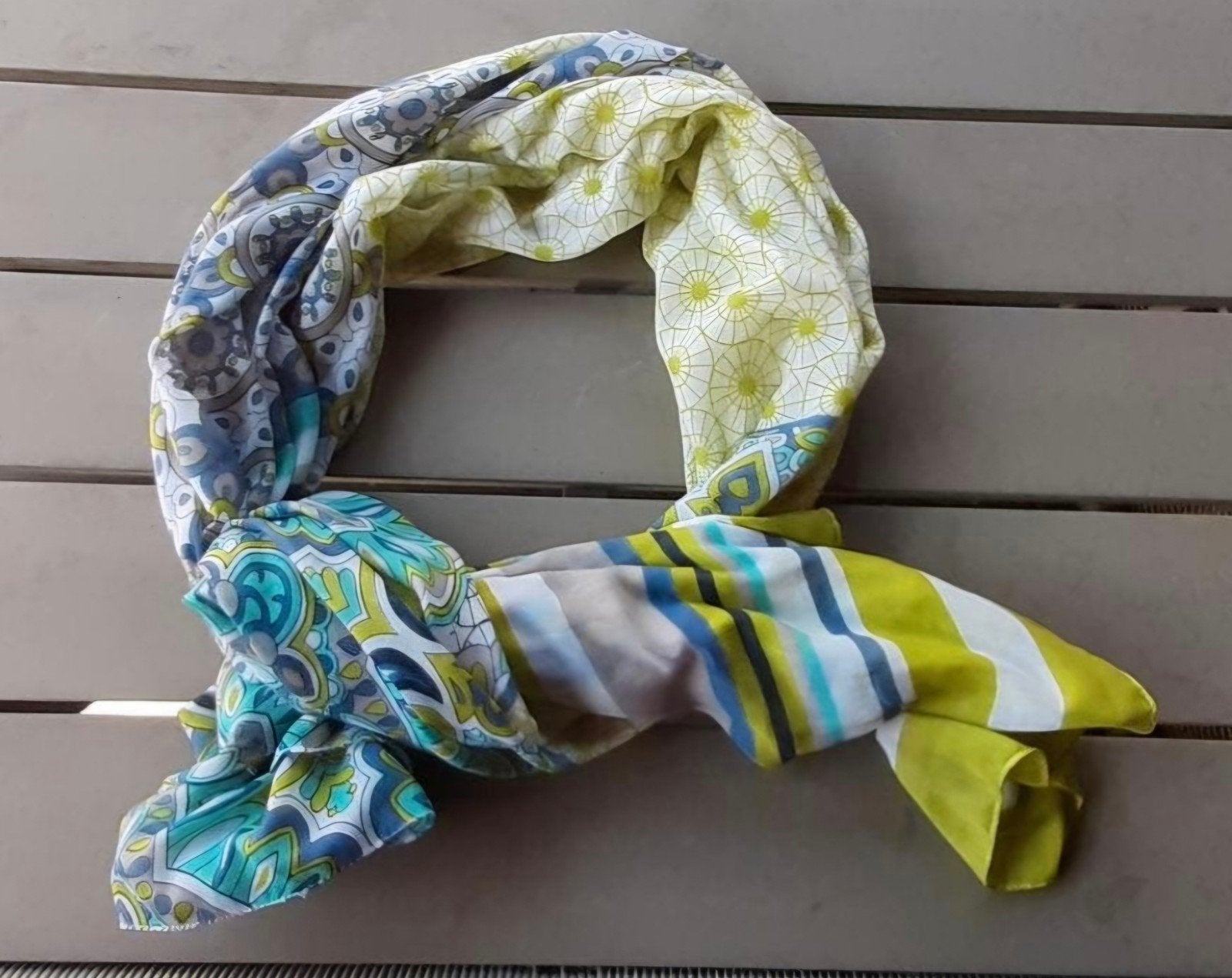 Hema Sjaal met Strepen en Paisley - Blauw, Groen, Geel, Kleding | Dames, Hema, Ophalen of Verzenden, Gedragen, Sjaal