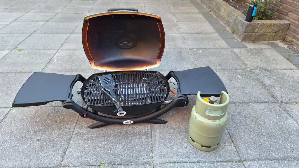 Weber Q1000 gasbarbecue met gasfles en accessoires, Ophalen of Verzenden, Gebruikt, Weber