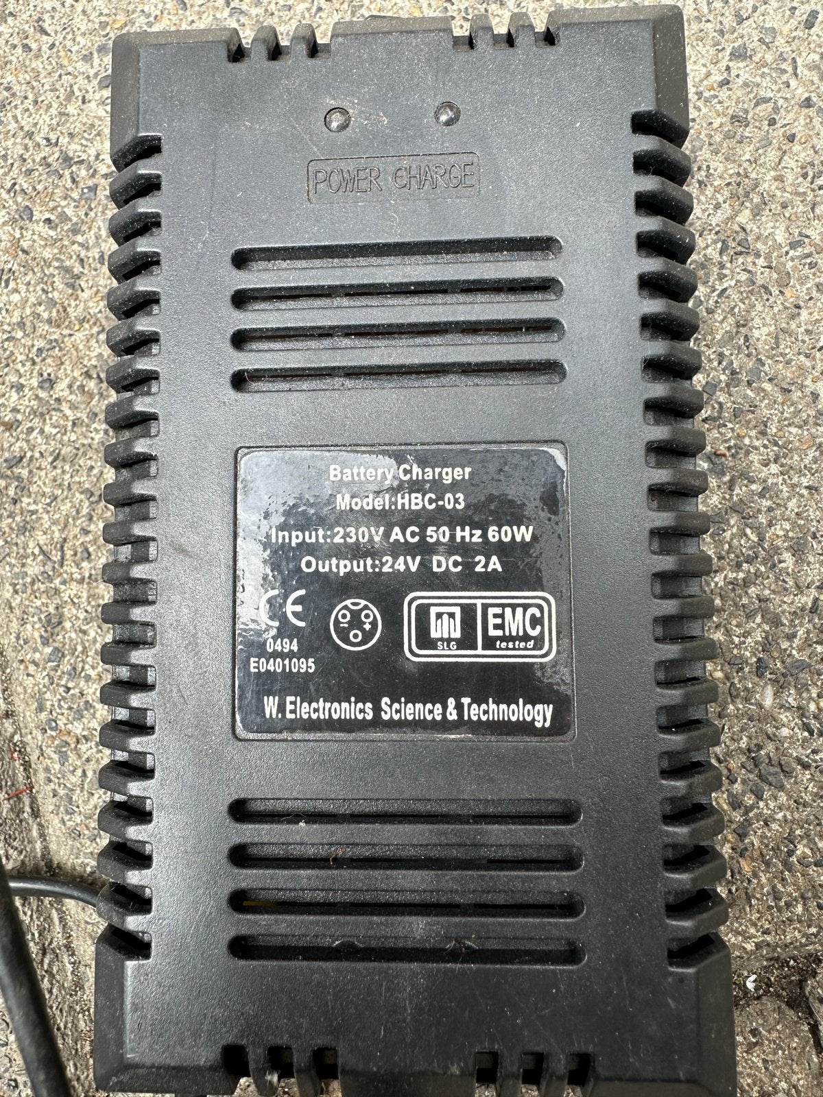 Acculader HBC-03 24V DC 2A - W. Electronics, Gebruikt