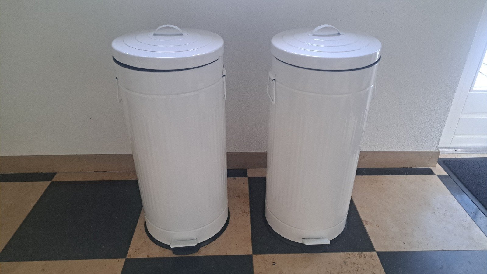 Ronde witte retro pedaalemmer 30 liter, Ophalen, 50 – 75, Metaal, 20 tot 30 liter