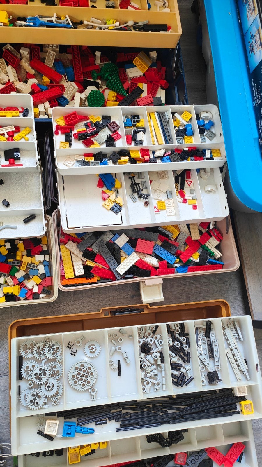 Foto 6 van Grote verzameling Lego met sorteerbakken