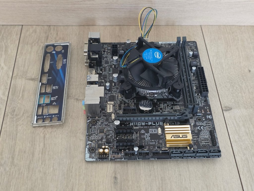 :ASUS H110M-PLUS Moederbord + Intel i5-7500,Socket LGA1151, Ophalen of Verzenden, Gebruikt, DDR4