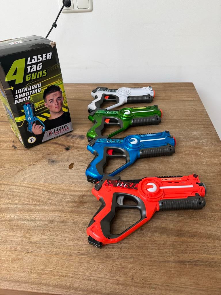 Light Battle Laser Tag Guns - 4 Stuks Infrarood Schietspel, Ophalen of Verzenden, Zo goed als nieuw, Jongen of Meisje