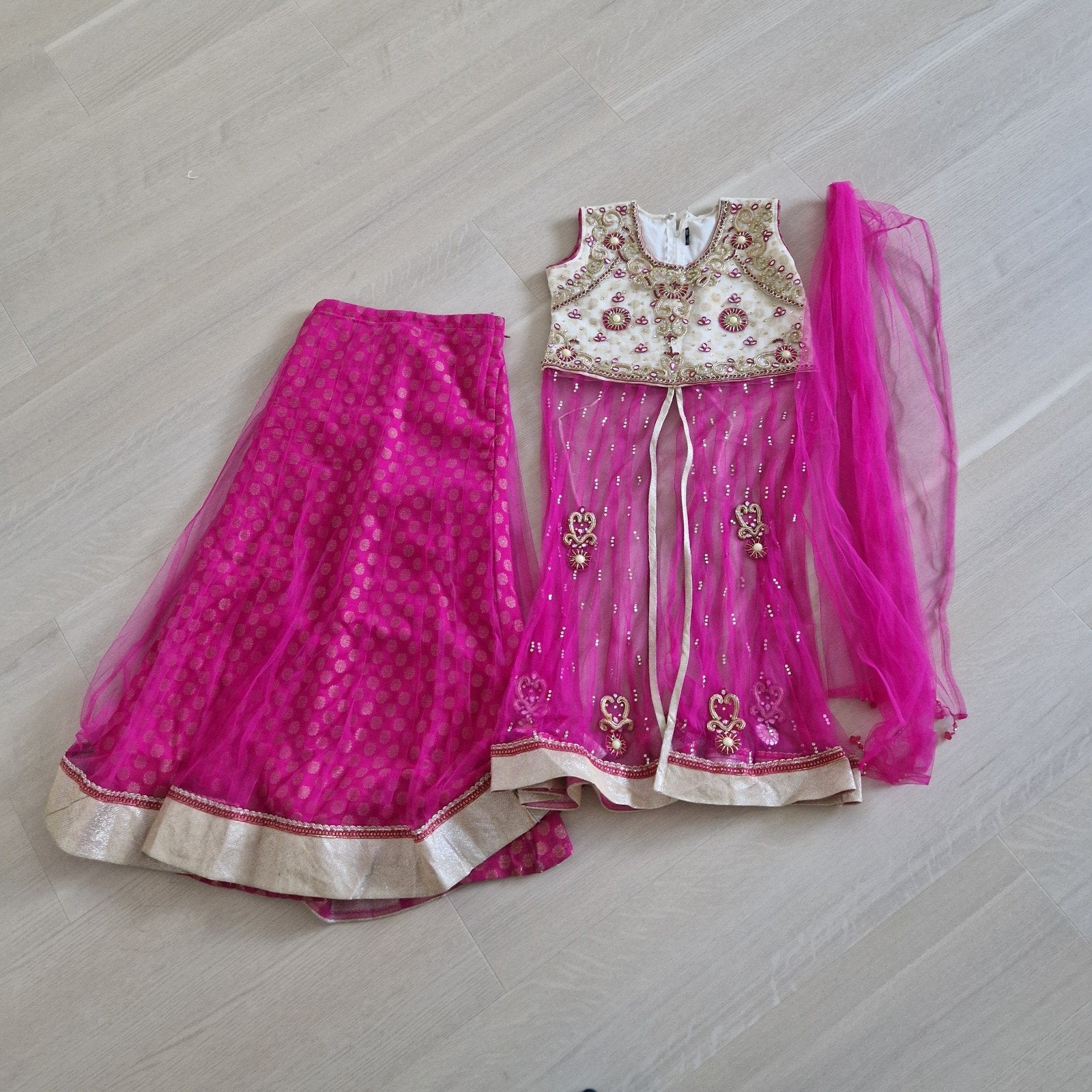 Indiase kleding voor meisje - Maat 30 (ca. 8 jaar), Ophalen, Zo goed als nieuw, Onbekend, Meisje