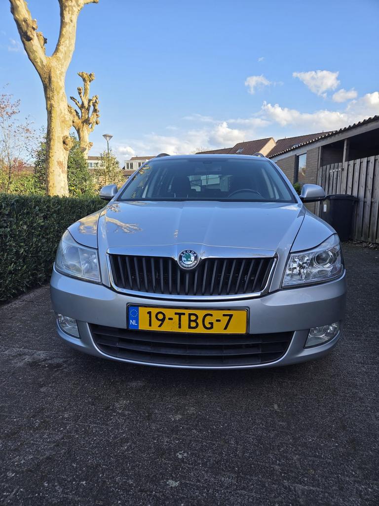 Skoda Octavia 1.2 TSI Combi 2012 Grijs, Auto's, Skoda, Voorwielaandrijving, 4 cilinders, Origineel Nederlands, 1200 kg