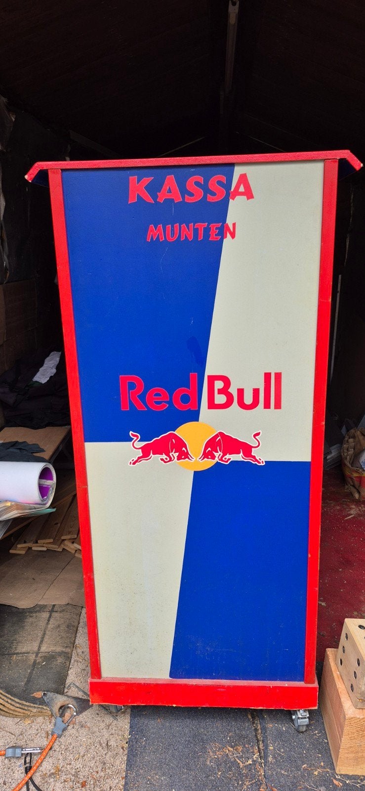Red Bull Kassa Munten Display, Ophalen