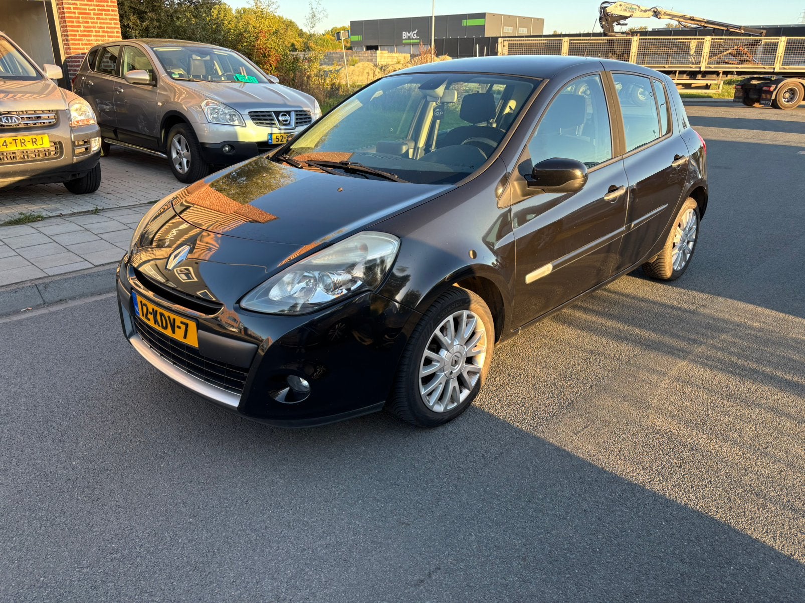 Renault Clio 1.2 TCE 2009 5D Airco/Trekhaak Zwart, Auto's, Voorwielaandrijving, 535 kg, 4 cilinders, 100 pk
